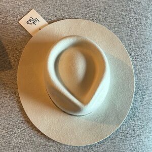 Lack of color the Beverly size 57cm (m) white ivory/ gold bronze